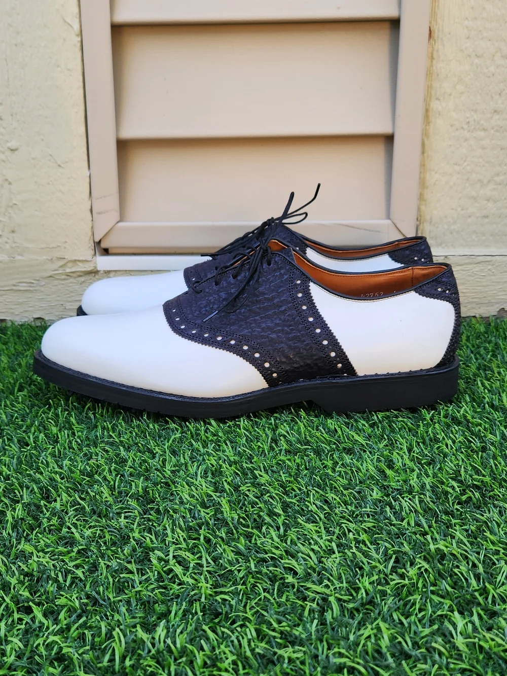 Allen Edmonds Black & White Two-Tone Wingtip Oxford Golf Shoes – Men’s Size 12